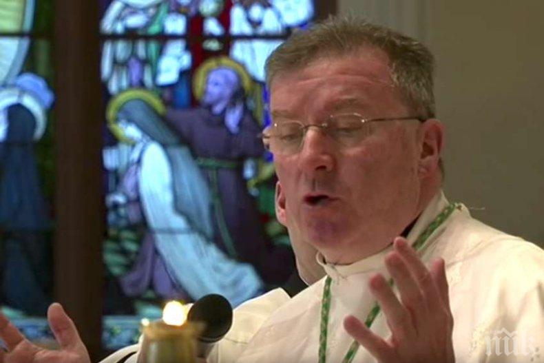 Съдят бивш посланик на Ватикана за опипване на мъже