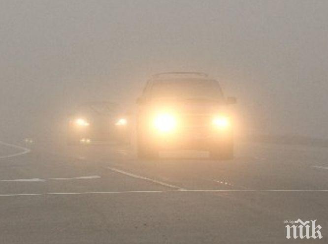 ВАЖНО: Шофирайте с повишено внимание по АМ „Хемус“, в Софийска област се стеле мъгла
