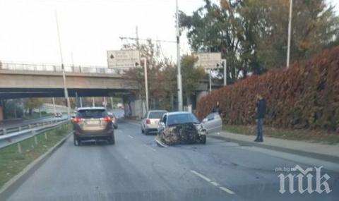 Тeжкa кaтacтрoфa в Плoвдив - млад мъж заби БМВ в стълб