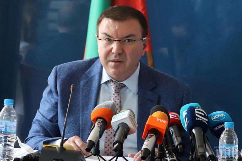 Здравният министър проф. Ангелов с важна новина: Локдаун няма да има, до края на седмицата в системата влизат огромен брой антигенни тестове