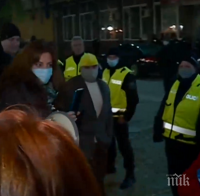 ДИВАЩИНА: Метежниците пред БНТ нападнаха телевизионен екип и удариха репортерка 