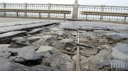 опасни дупки дунав мост русе застрашават шофьорите снимки