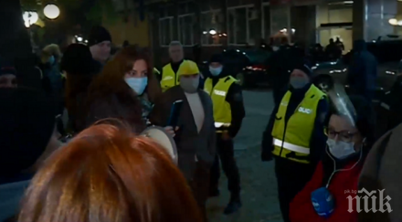 диващина метежниците бнт нападнаха телевизионен екип удариха репортерка