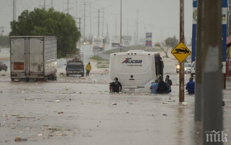 Над 238 000 пострадали от наводненията в Мексико