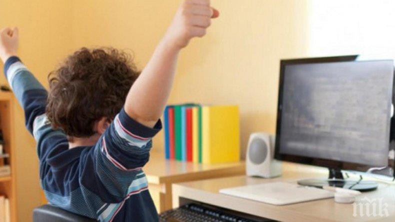 ВАЖНО: Учениците от 6 и 7 клас в София минават на онлайн обучение