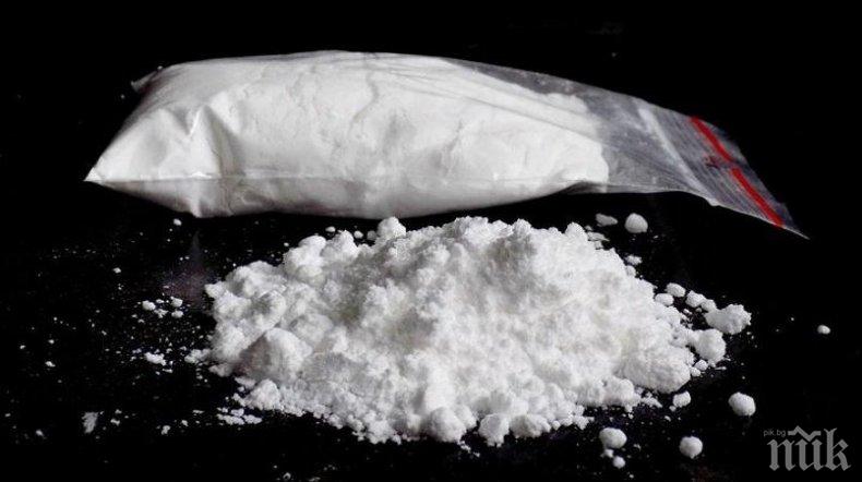 Обвинен в държане на кокаин и марихуана остава в ареста