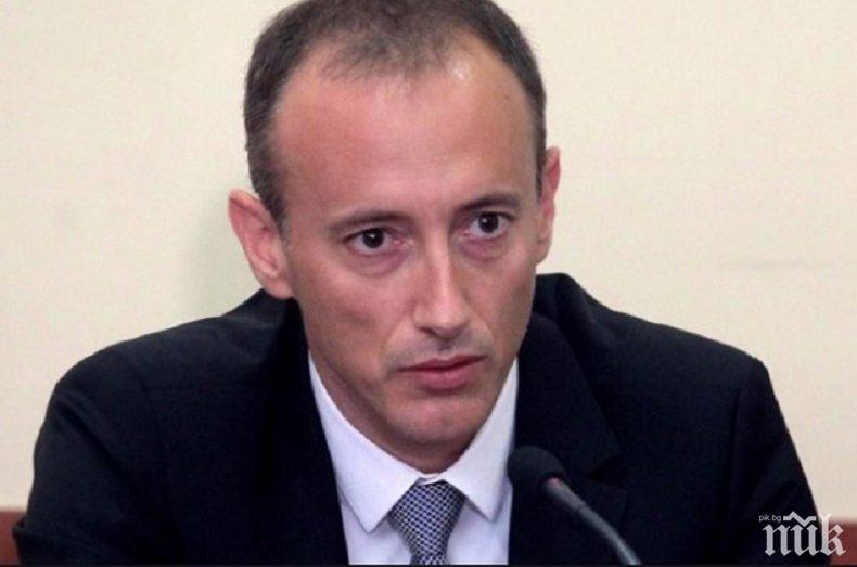 Образователният министър Красимир Вълчев: Не можем да си позволим да затворим за месеци