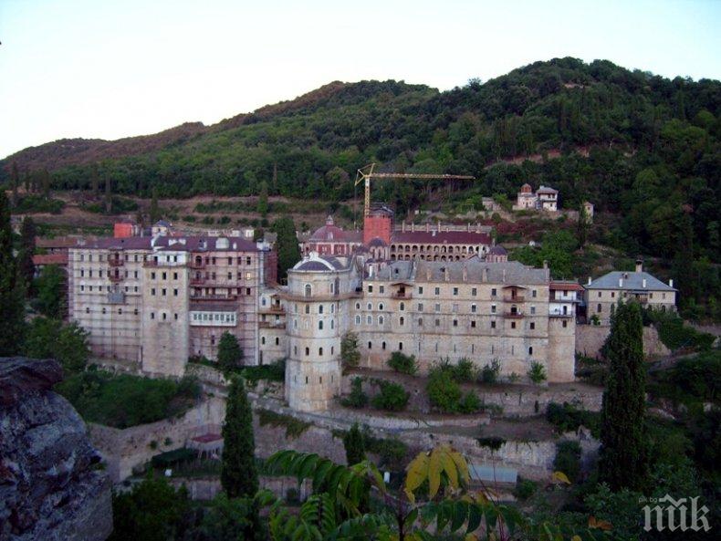 Ваксинират монасите в Света гора