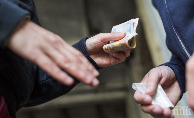 ОПАСНА ТЕНДЕНЦИЯ: Всеки пети ученик посяга към дрогата и хазарта