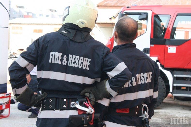 Пожарната се включва с екипи за съдействие на Спешната помощ