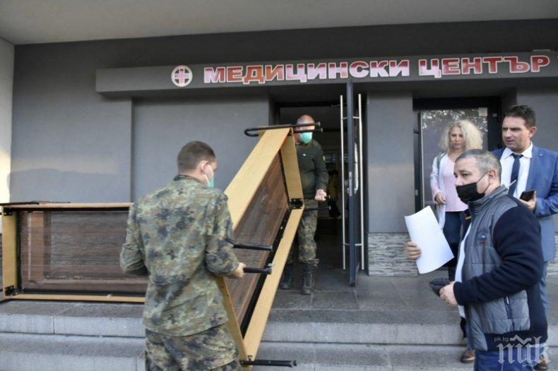 Зареждат COVID-болницата в Пловдив с легла и чаршафи (СНИМКИ)