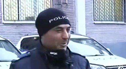 добър пример полицай купува лекарства карантинирано семейство