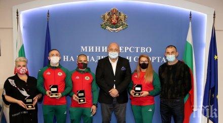 кралев награди медалистите световното първенство самбо