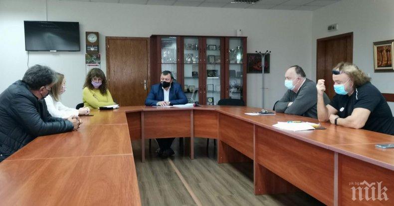 Забраниха сборовете по селата в Павликенско