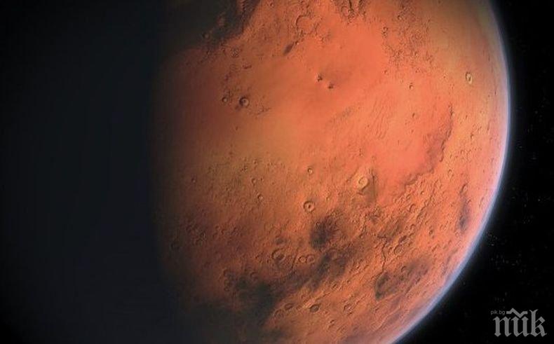 Учени установиха вероятна причина за изчезването на водата на Марс