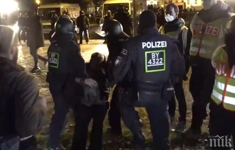 365 задържани на протест срещу мерките заради COVID-19 в Берлин