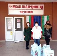 ГЕРБ-Пазарджик дари хранителни продукти на персонала в МБАЛ-Пазарджик ГЕРБ-Пазарджик дари хранителни продукти на персонала в МБАЛ-Пазарджик
