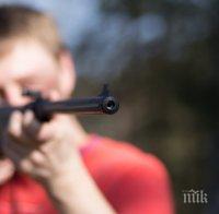 ИГРАЧКА-ПЛАЧКА: 16-годишен простреля дете