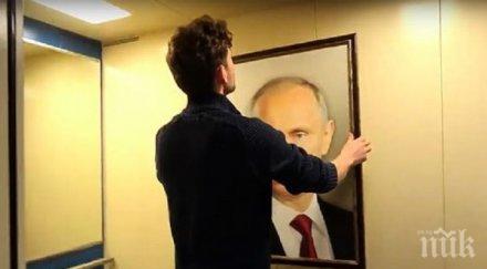 руски общинар скъса портрета путин окачи пушкин