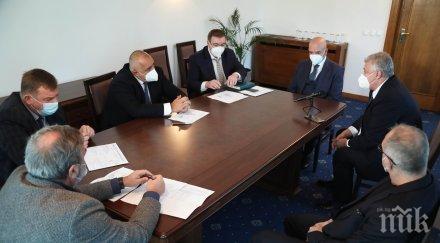 първо пик борисов проведе спешна среща щаба премиерът сподели изкарах тежко covid мога възстановя видео