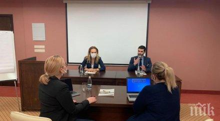 вицепремиерът марияна николова разговаря представителите бизнеса велинград снимки