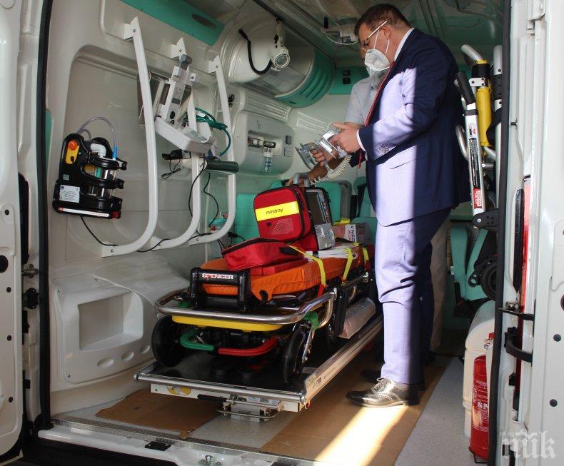 НОВ ГАФ: Жена със сърдечно заболяване издъхна след отказ да я приемат! Спешна помощ не знае, че кардиологията в Окръжна болница вече е ковид отделение