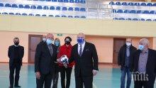Кралев откри обновената зала по хандбал в НСА (СНИМКИ)