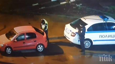 скандално видео разбуни фейсбук полицай краде емблеми коли време работа сдвр разпореди проверка