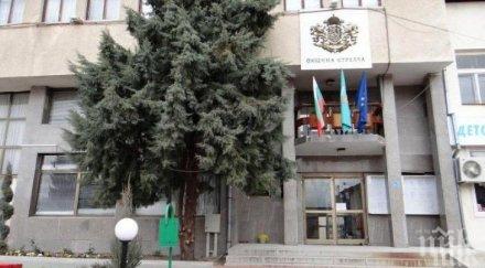 пълен абсурд община пазарджишко събира данъци от… покойник