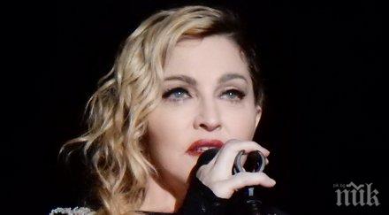 фенове погребаха мадона вместо марадона