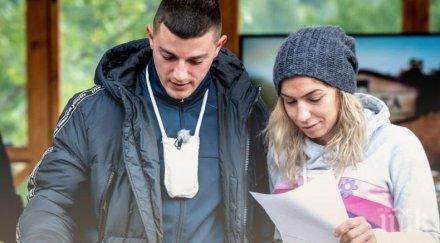 две голи жени приклещиха калоян гвардееца фермата снимка