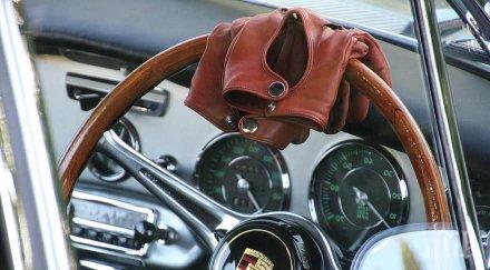 апаш задигна 250 брикети кутии цигари порше