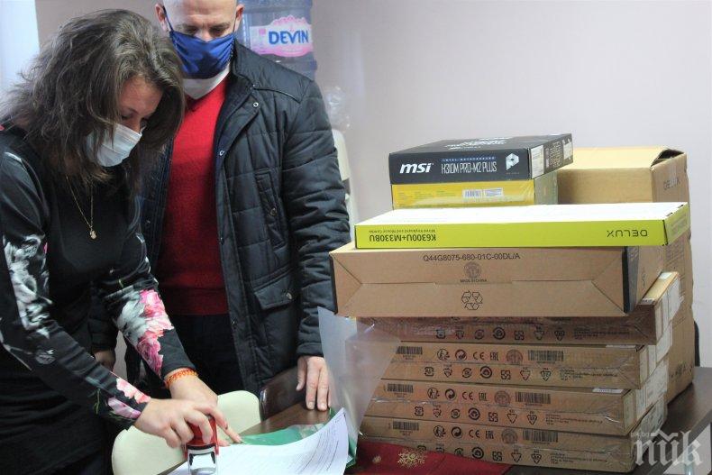 Деца от социалните центрове в Ямбол получиха техника за дистанционно обучение