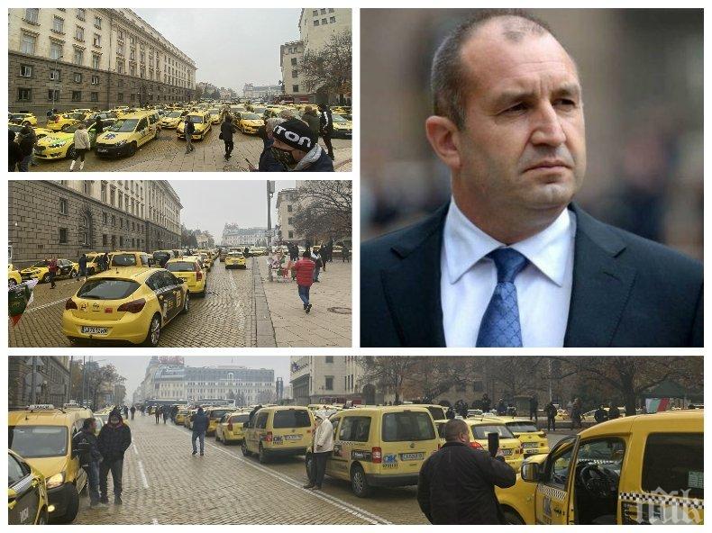 ЕКСКЛУЗИВНО В ПИК: Радев за втори ден задръства центъра на София - превозвачите с нов протест срещу ветото на президента