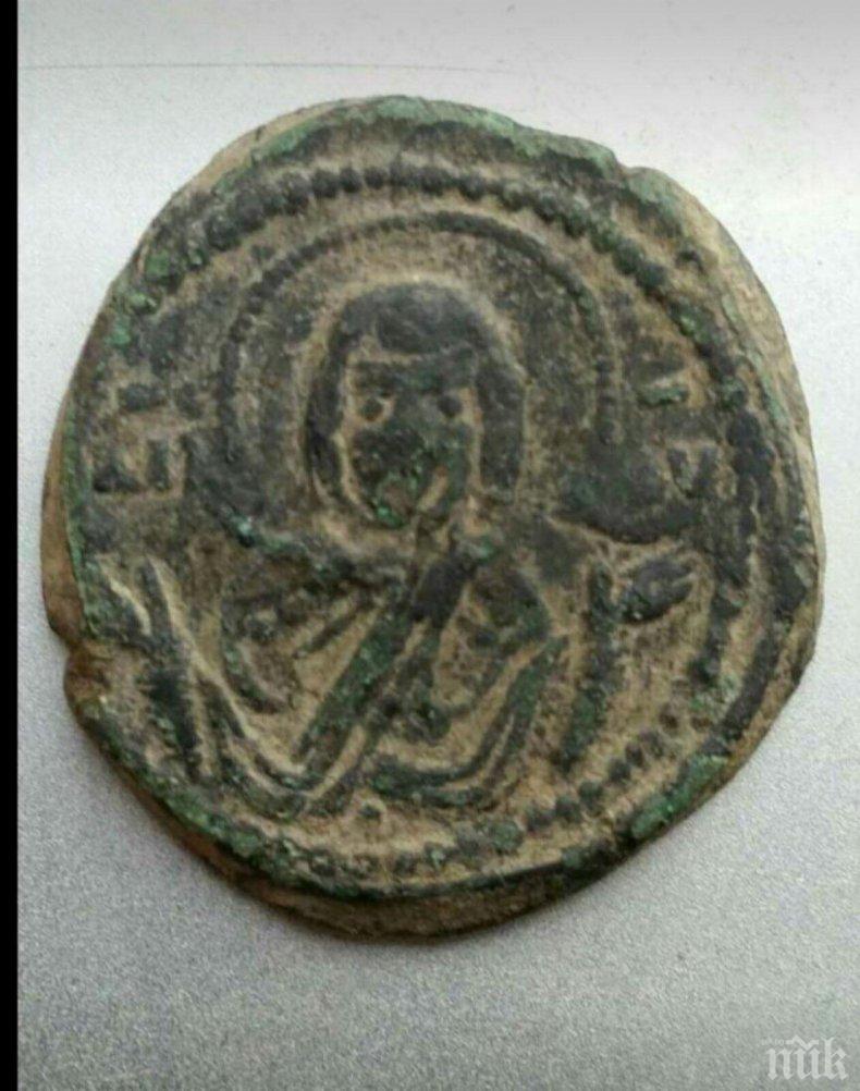 Задържаха иманяр, търгувал с антични монети в нета (СНИМКИ)