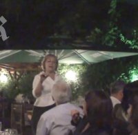 Ново шоу с Цецка! Бившата шефка на парламента забавлява партийци с хит на Булат Окуджава (видео)