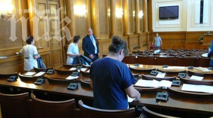 парламент трупчета пак събраха кворум закриха заседанието преждевременно