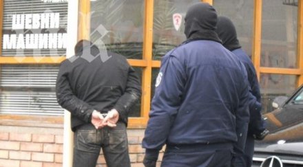 пенсионер нокаутира крадец мощно кроше