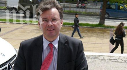 дайте орден френския посланик заради лувъра зове вежди рашидов