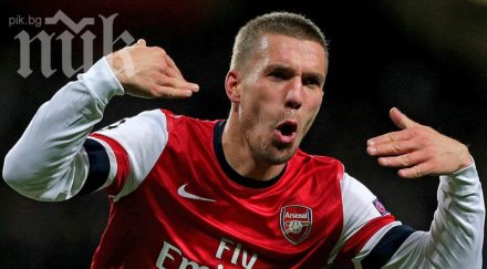 лукас подолски аут терена месеца