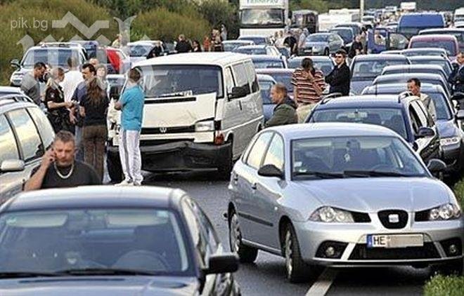Невиждано! Верижна катастрофа със 100 коли в Англия