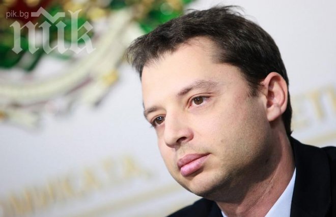 Делян Добрев: 100 дни Орешарски - червена метла и нула реформи 
