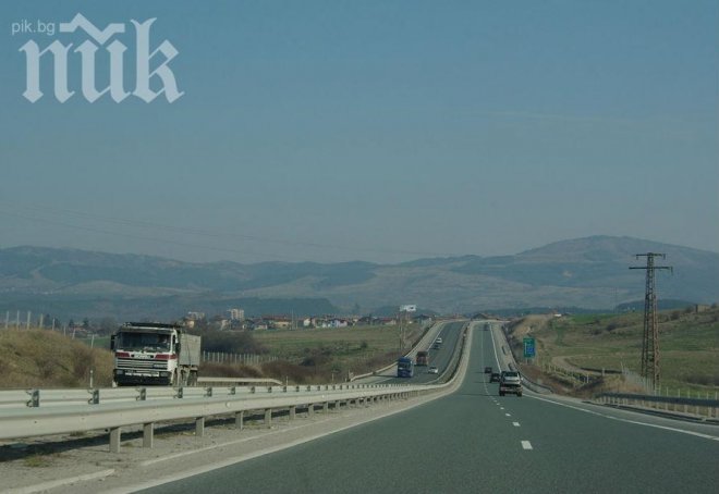 Натоварено движение на пътя София - Кулата