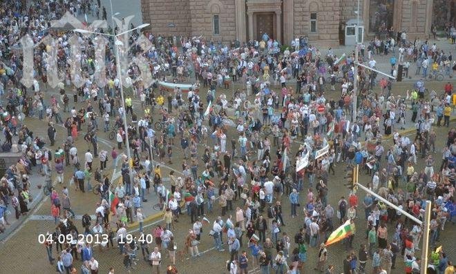 МВР: 4000 протестираха пред Министерския съвет