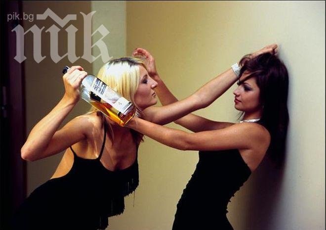 Меле! Жени си теглиха косите заради младеж