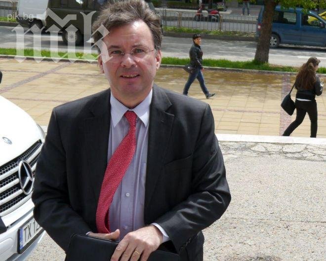 Дайте орден на френския посланик заради Лувъра, зове Вежди Рашидов