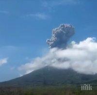 Масова евакуация в Индонезия заради избухнал вулкан