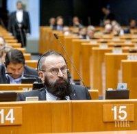 ЕТО КОЙ Е: Унгарски евродепутат подаде оставка, защото участвал в гей-групов секс