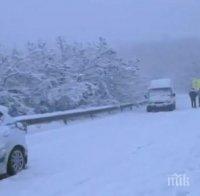 Пътят Силистра-Русе е затворен заради снеговалежа