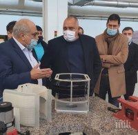 ПЪРВО В ПИК TV: Премиерът Борисов в завод за роботи: Участваме в седем ваксини срещу коронавирус, няма КПП-та и цялата икономика работи (ВИДЕО/СНИМКИ/ОБНОВЕНА)